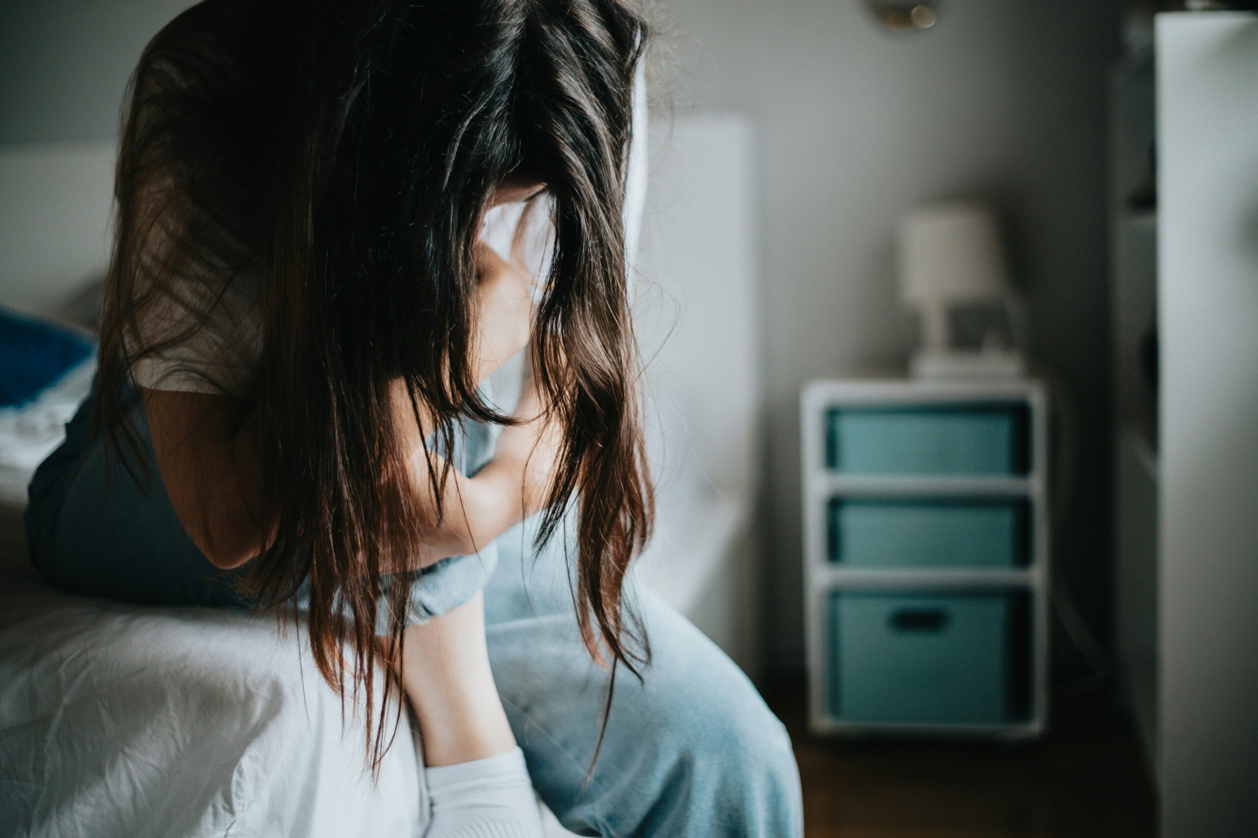 a featured image for a blog post about 12 habits that make anxiety worse